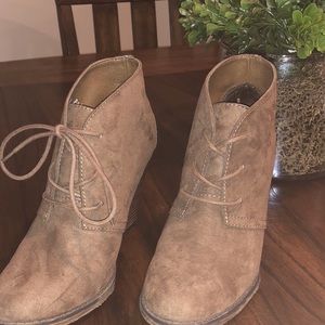 ✨Suede lace up booties✨